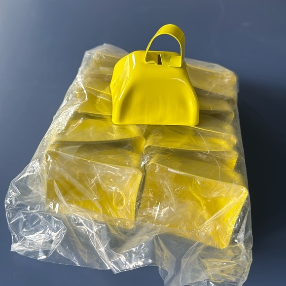 Yellow Cow Bells x12 - Picture 1 of 5